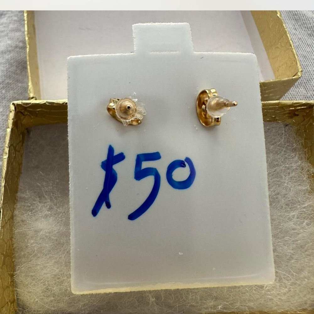 Brand new in the box Gold plated Nugget pushback stud Earrings - Picture 2 of 4